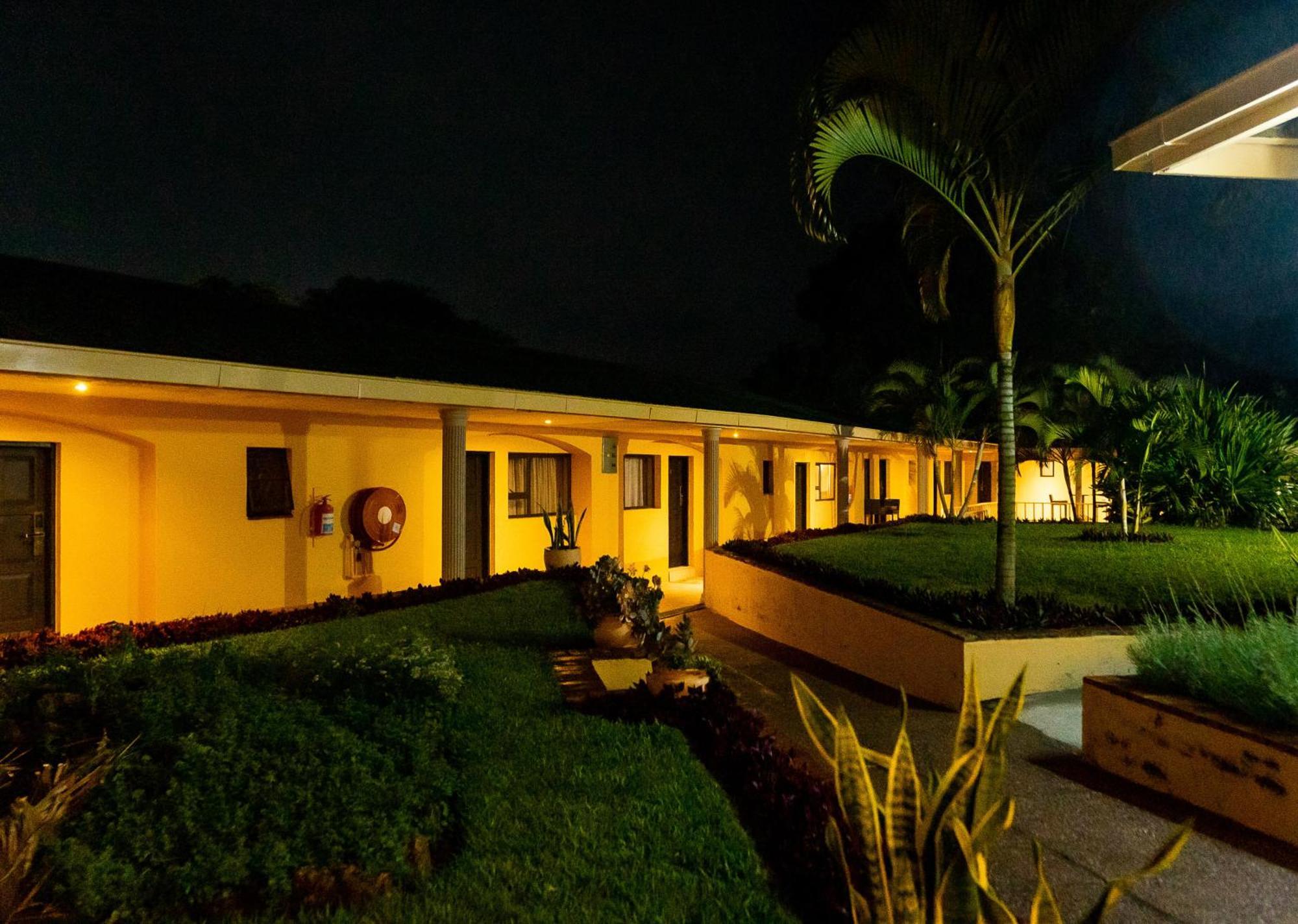 Casa Mia Lodge & Restaurant Blantyre Buitenkant foto
