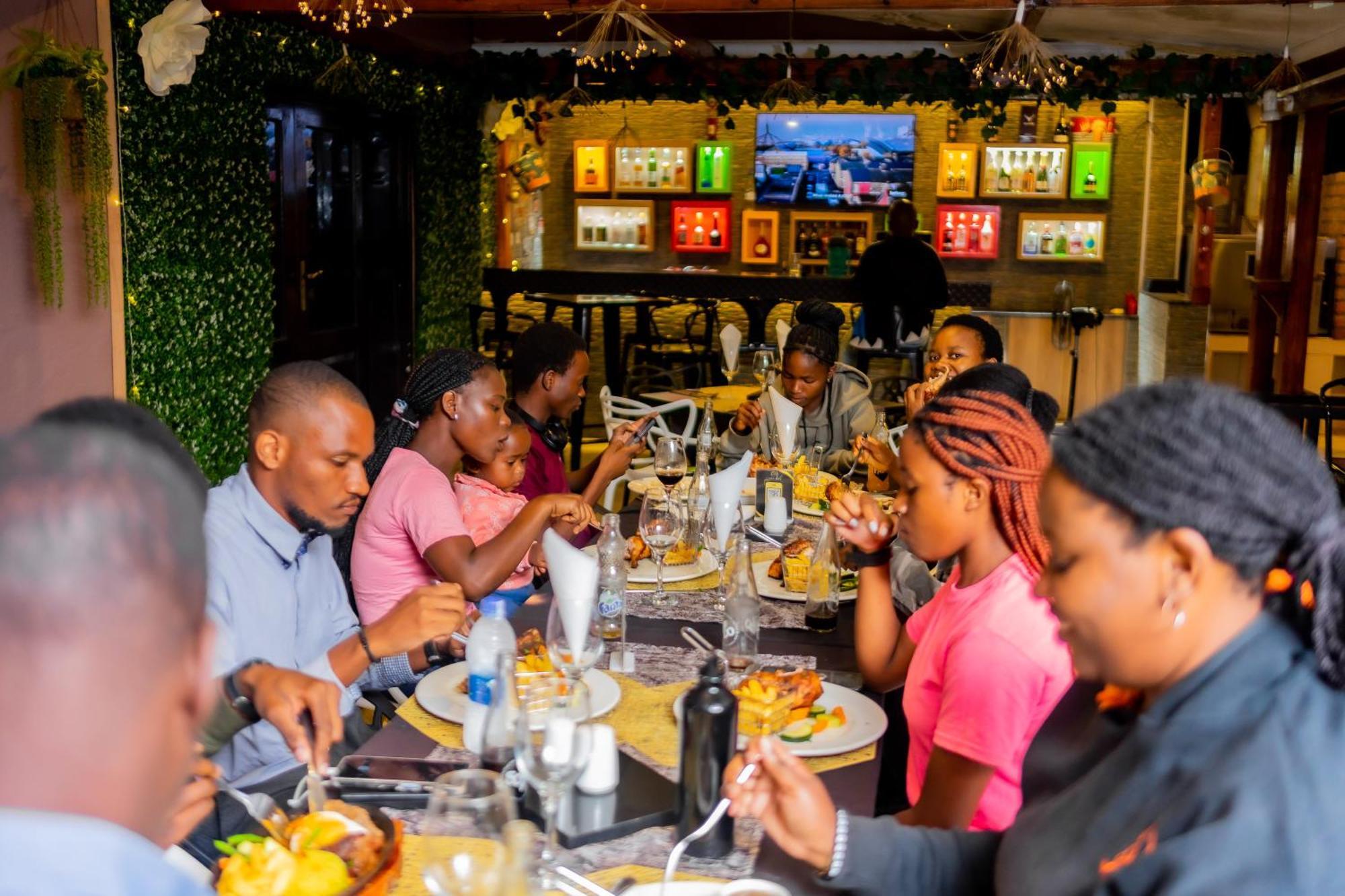 Casa Mia Lodge & Restaurant Blantyre Buitenkant foto