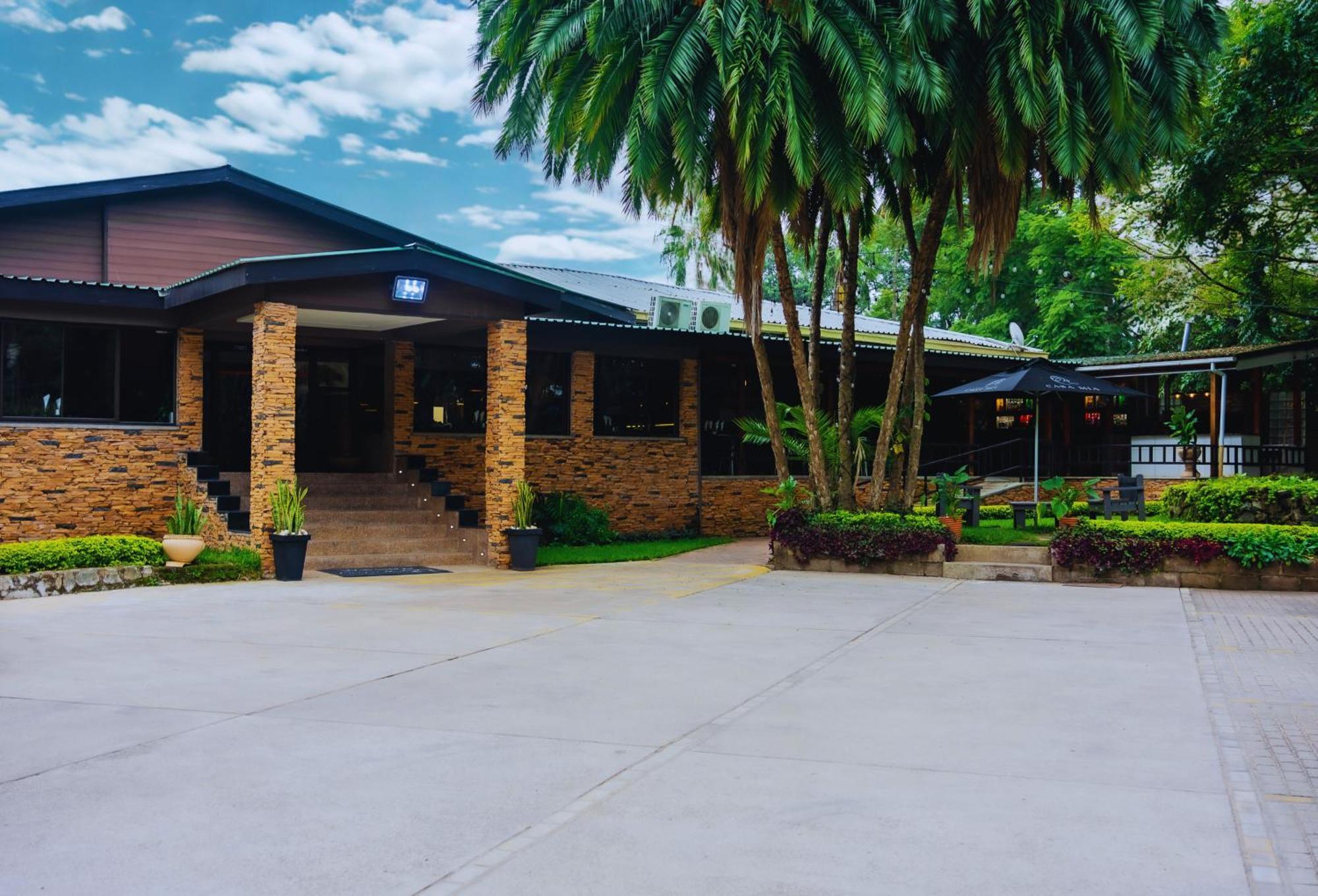 Casa Mia Lodge & Restaurant Blantyre Buitenkant foto