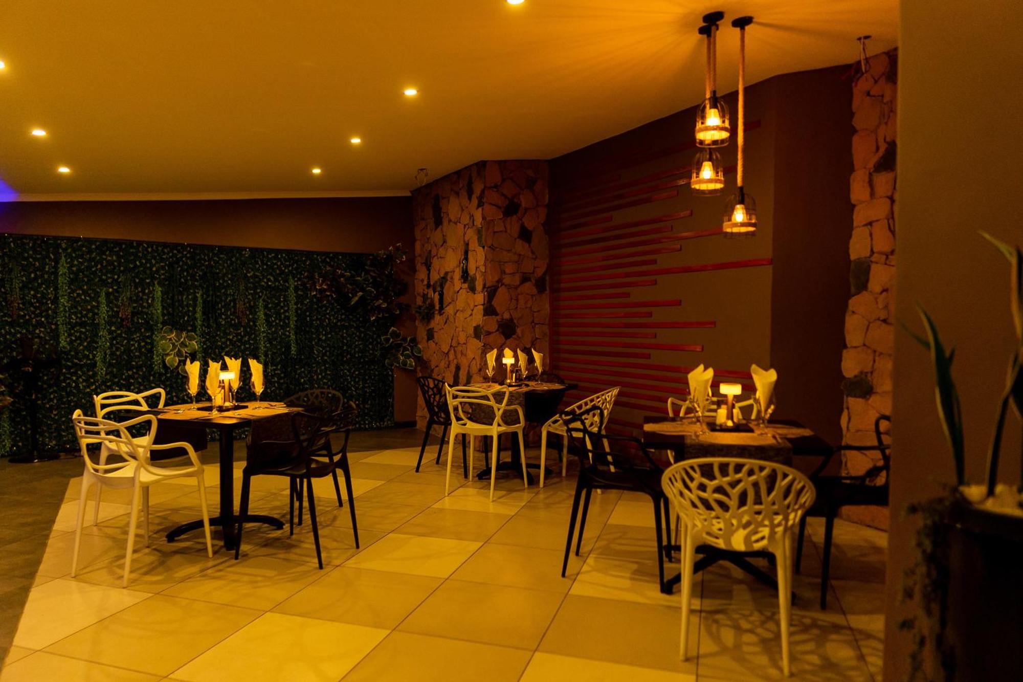 Casa Mia Lodge & Restaurant Blantyre Buitenkant foto